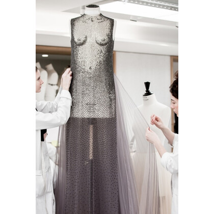 Как создавалось уникальное металлизированное платье Dior коллекции Haute Couture весна-лето 2018